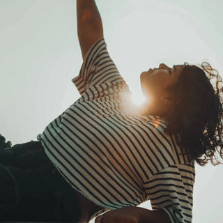 10 Alimenti per il sistema immunitario: Donna al sole.