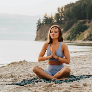 Ashwagandha, Ayurvedische Winterkirsche: Frau in Meditation