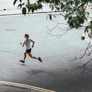 MSM: Donna che fa jogging per strada