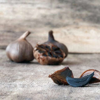 Schwarzer Knoblauch, Knolle und Zehe