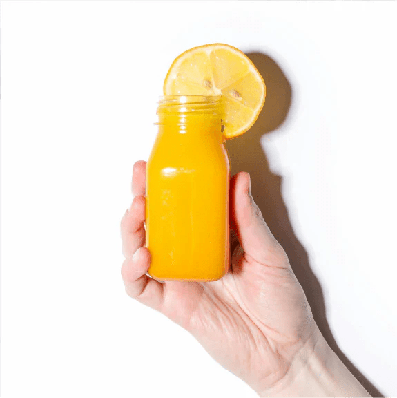 Saft mit Orangenscheibe