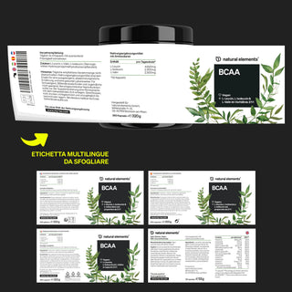 Un contenitore bianco per integratori alimentari con la scritta "natural elements BCAA", sotto cui si trova una grafica con foglie verdi e fogli informativi multilingue.