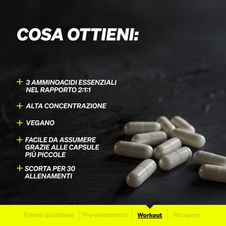 Capsule bianche sono sparse su una superficie scura. Il testo elenca i benefici del prodotto, tra cui aminoacidi essenziali, alta concentrazione, vegano, facile da assumere e una scorta per 30 allenamenti.