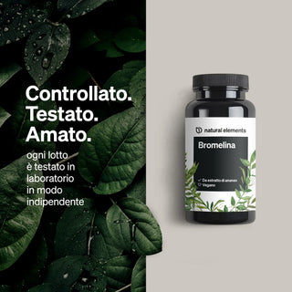 Una bottiglia dell'integratore alimentare Natural Elements Bromelina è raffigurata accanto a un testo italiano sui test di laboratorio indipendenti, con uno sfondo di foglie verdi.