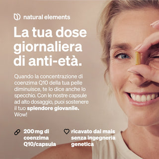 Una donna sorride e tiene una capsula all'occhio. Il testo promuove il Coenzima Q10 in capsule per l'assunzione quotidiana, evidenziando gli ingredienti naturali e senza OGM derivati dal mais.