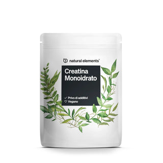 Ein Natural Elements-Beutel mit der Aufschrift "Creatina Monoidrato" zeigt ein blattartiges Design mit Symbolen für zusatzstofffreie und vegane Qualitäten.
