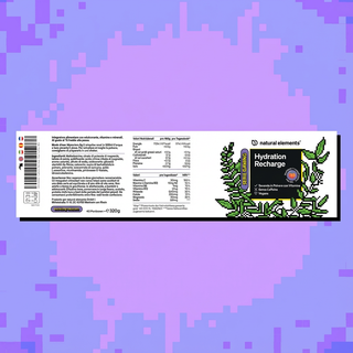 Produktetikett von Natural Elements Hydration Recharge Supplement mit Zutaten, Nährwertangaben und botanischen Illustrationen.