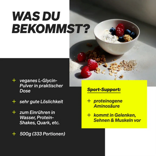 Eine Schüssel mit Joghurt, Beeren und Müsli steht auf einem weißen Teller. Daneben liegt ein pulverförmiges Nahrungsergänzungsmittel. Ein Text erklärt die Vorteile von veganem L-Glycin-Pulver und seine Anwendung zur Unterstützung beim Sport.