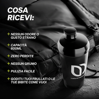 Ein Text in italienischer Sprache hebt die Eigenschaften einer schwarzen Shaker-Flasche mit dem Logo von natural elements hervor.