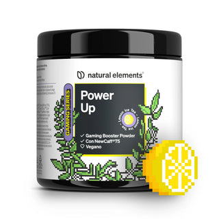 Un contenitore di Natural Elements Power Up Gaming Booster Powder al gusto di tè freddo al limone, etichettato come vegano, con una grafica a limone pixelata nell'angolo in basso a destra.