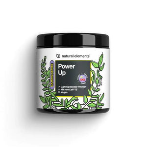 Un vasetto di „Brain Booster Pulver“ di NATURAL ELEMENTS, che mostra un design pixelato con foglie verdi. È etichettato come „Vegano“ e contiene caffeina sotto forma di NewCaff™75, rendendolo l'ultima bevanda da gaming per energia senza compromessi.