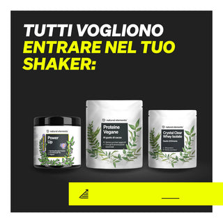 Drei natürliche Nahrungsergänzungsmittel - Power Up, Proteine Vegane, Crystal Clear Whey Isolate - sind oben mit fettgedrucktem italienischen Text dargestellt.