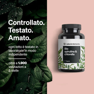 Eine Flasche "Bio spirulina & chlorella" von Natural Elements mit italienischem Text zu Labortests und Kundenbewertungen.