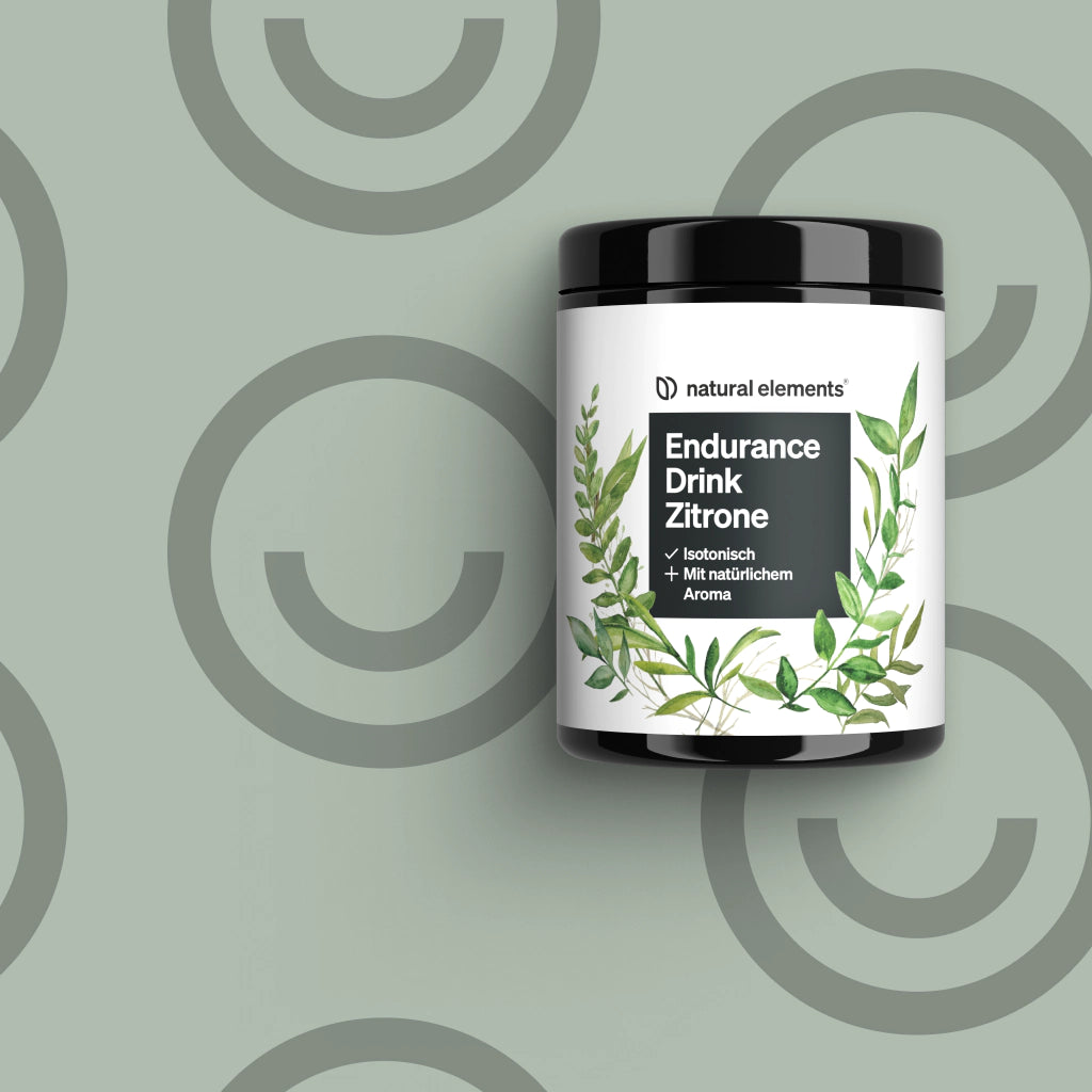 Ein Glas mit einem Produkt mit der Aufschrift „Ausdauer“, hergestellt aus natürlichen Elementen.