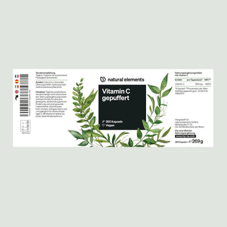 Weißes Etikett "natural elements Vitamin C gepuffert" mit grünen Blättern, Produktinfos, Barcode & Zertifikatssymbolen auf Deutsch.