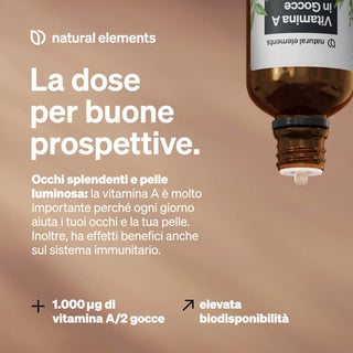 Una bottiglia di vetro marrone con integratore di Vitamina A rilascia una goccia. Il testo evidenzia i benefici per gli occhi, la pelle e il sistema immunitario e si riferisce al dosaggio e all'alta biodisponibilità.
