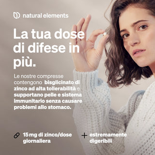 Eine Person in einem weißen Pullover macht eine "OK"-Geste. Ein italienischer Text wirbt für ein Zinkpräparat und hebt dessen Vorteile hervor.
